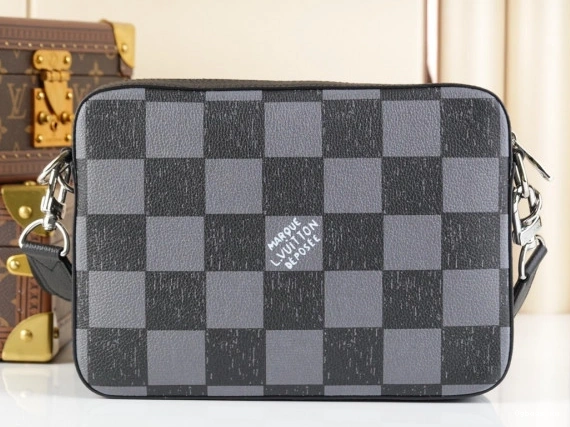 VUITTON LOUIS MESSENGER TRIO 0501